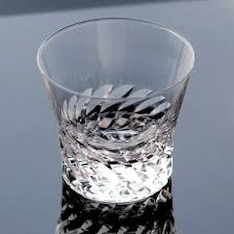 لیوان کریستالی مدرن با طراحی کلاسیک